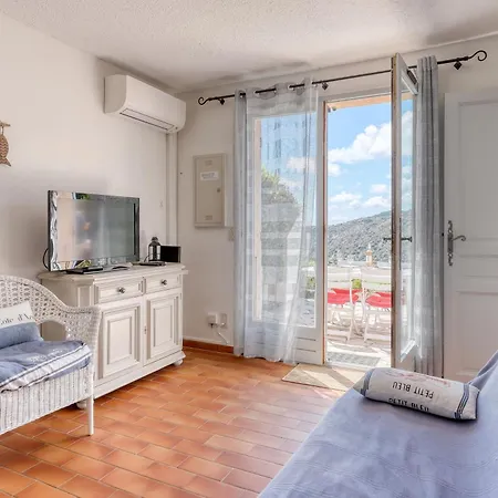 Exceptional View In Saint-clair For 4 People Apartment Le Lavandou