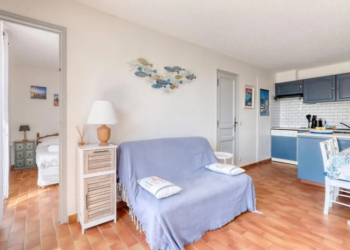 Exceptional View In Saint-clair For 4 People Apartment Le Lavandou